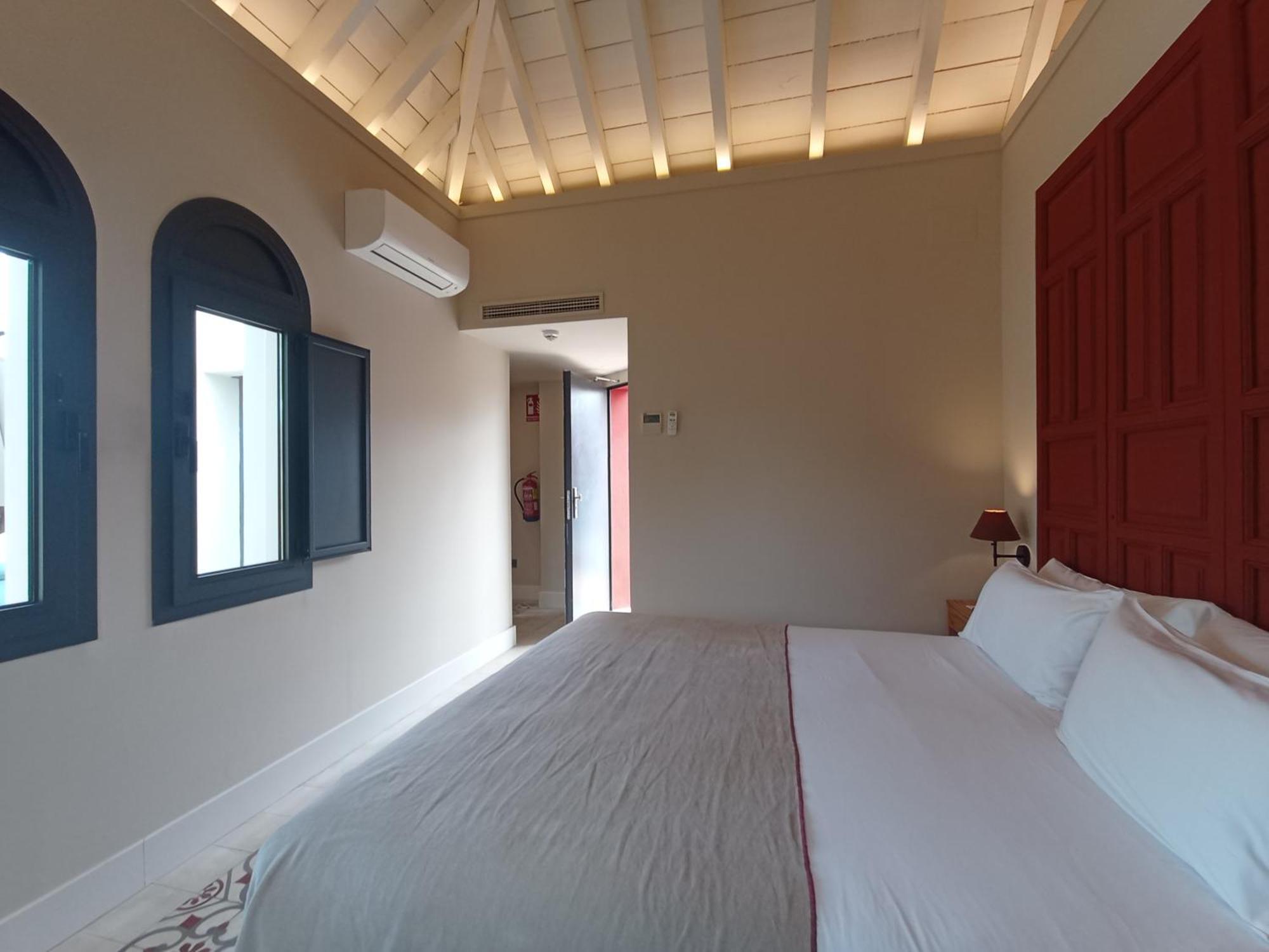 Uma Suites Parada Del Marques Sevilla Exterior foto